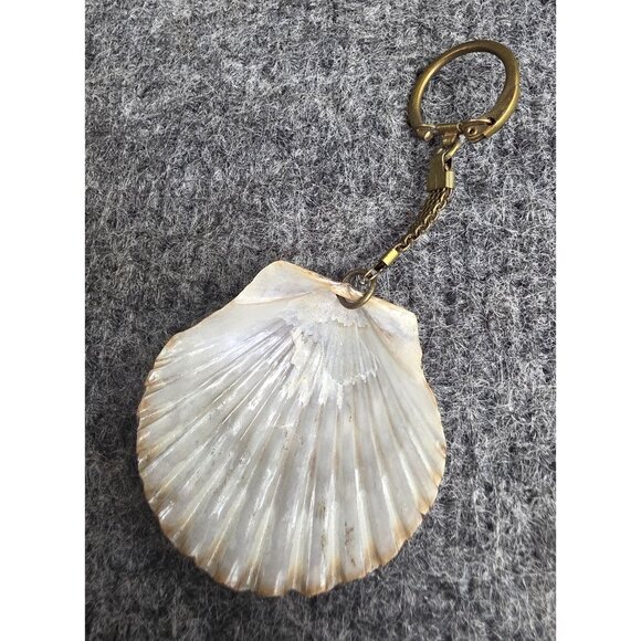 Scallop Shell Keychain With Vintage Brass Chain - Picture 3 of 3